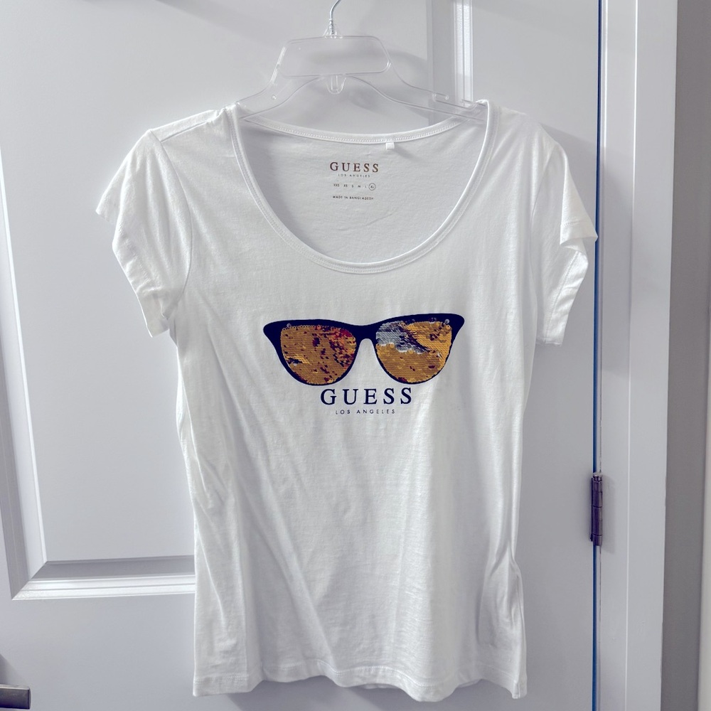 Guess sequence t-shirt